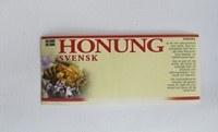 Etikett "Honung svensk" röd text